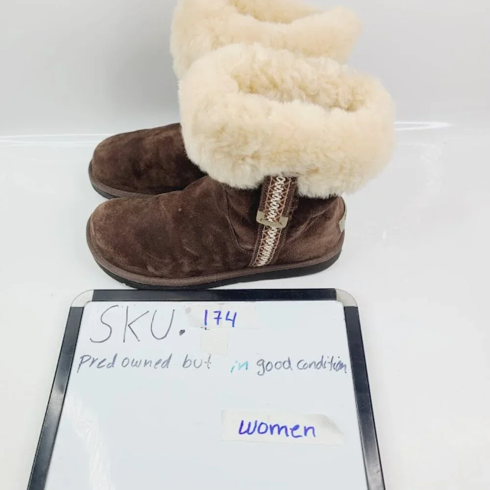UGG Women's‎ Brown Metro Tas 5677 Sheepskin Fur Ankle Winter Boot Size 7